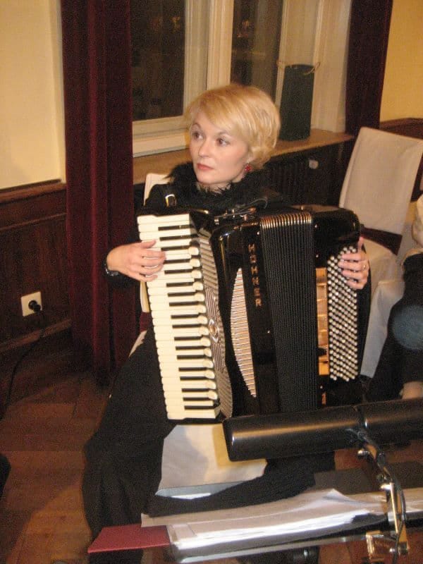 Frau Ruß, Akkordeon Frau Ruß, Akkordeon